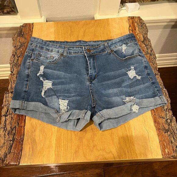 Distressed cuff jean shorts NWOT - Picture 1 of 2
